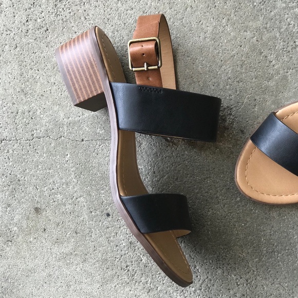 1 LEFT Tum 2-tone Black Tan Low Block Heel Sandal - Picture 6 of 8